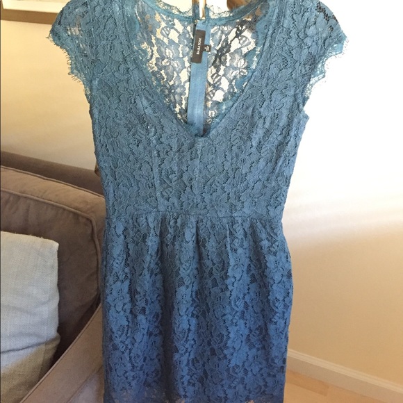 Aritzia Dresses & Skirts - Aritzia babaton “Tobias” lace dress